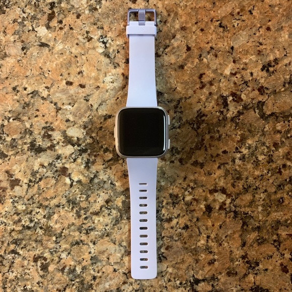 Fitbit Accessories - NEW Fitbit Versa with extra band